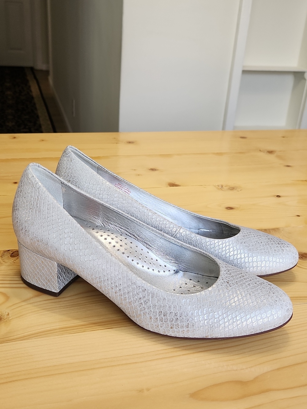 Marc Joseph New York Broad Street Pumps Silver Snakeskin Block Heel sz 7
